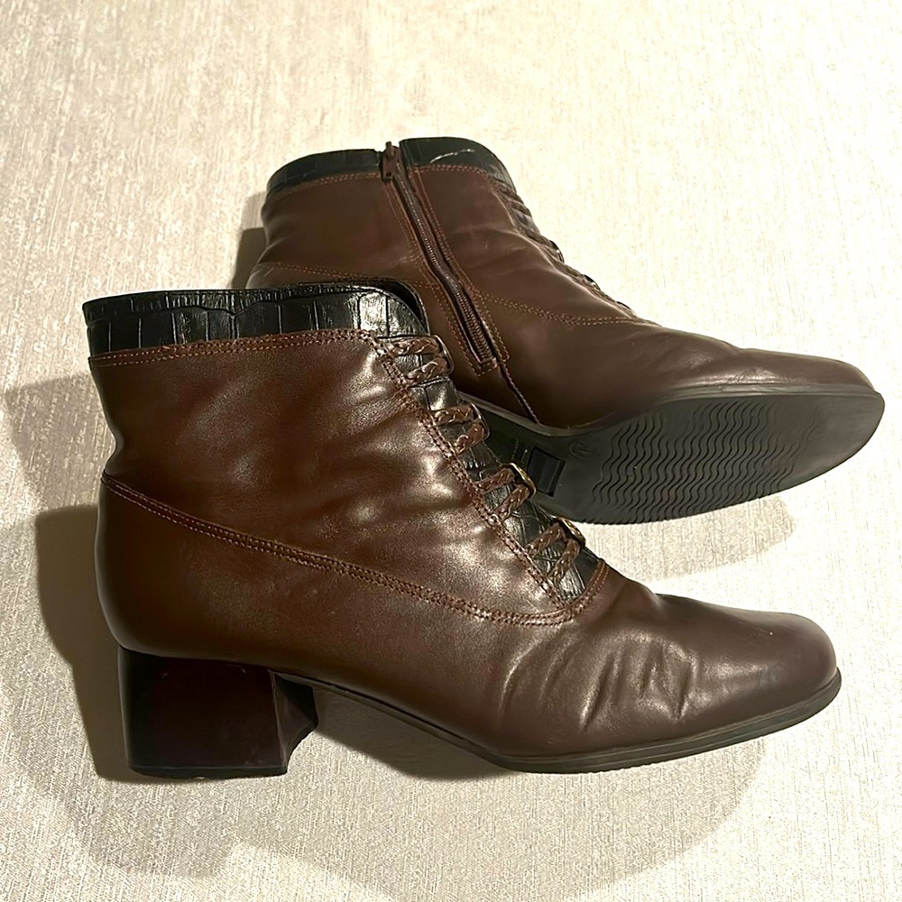 London Fog Women’s/Sieblen Tall Brown Ankle Booties w/ Chunky Heel Size 8 - Picture 2 of 16